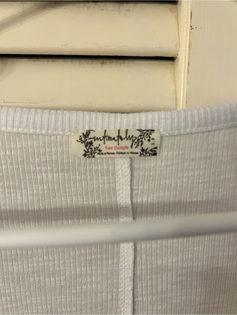 Free People White V-Neck Long Sleeve Tee - Picture 4 of 5